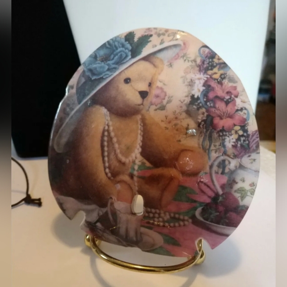 Sand Dollar Shell Bear Art Collectible - Picture 2 of 8